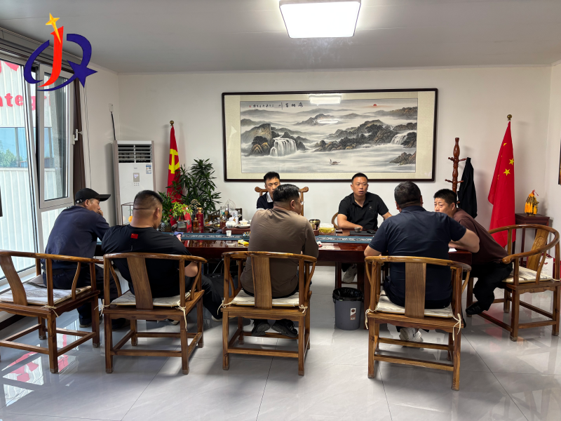 Sydamerikanska guldklienter besökte Qingzhou Jinqi Mining Machinery för fabriksrevision.