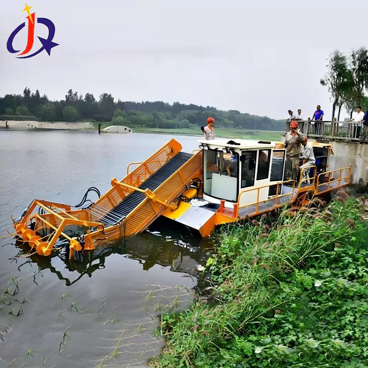 Hyacint- och andmatsskärarebåt